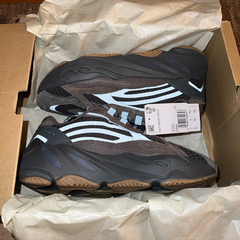 Adidas Yeezy Boost 700 V2 ‘Geode’ 🪨